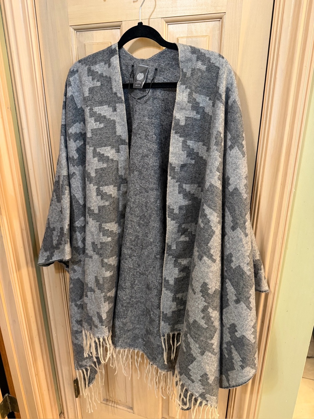 Classic Gray Houndstooth Women's Knit Shawl Cardigan Topper fringe Sz OS